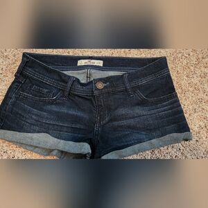 Hollister Dark Rinse Denim Shorts Size 3 Waist 26